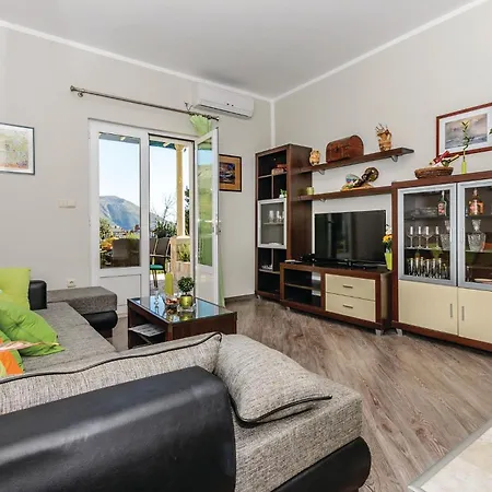 Holiday home Lovely In Srebreno With Kitchen