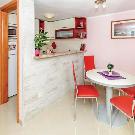 Lovely In Srebreno With Kitchen