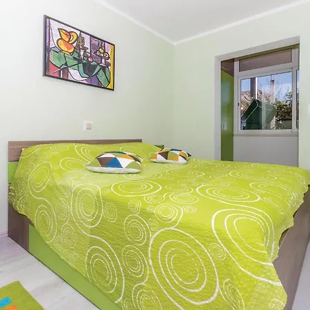Holiday home Lovely In Srebreno With Kitchen